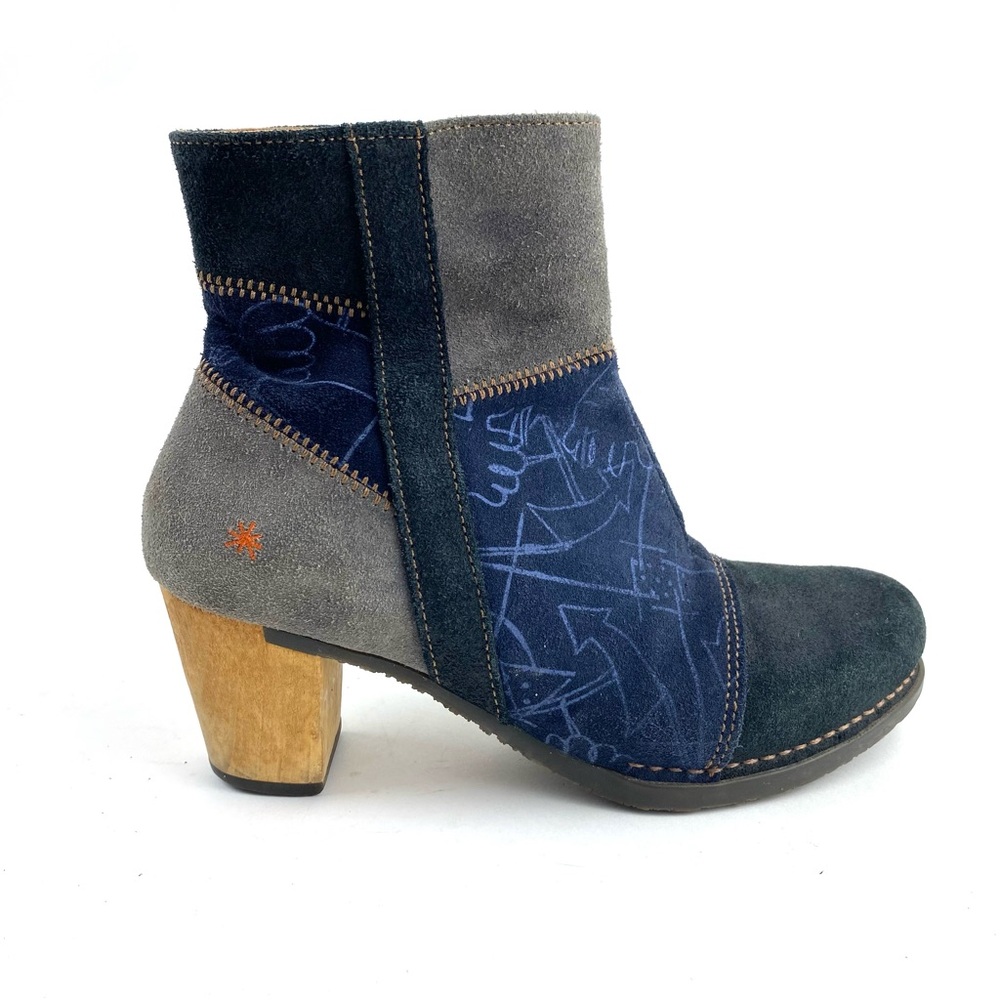 Stylish Blue and Gray Heeled Boots